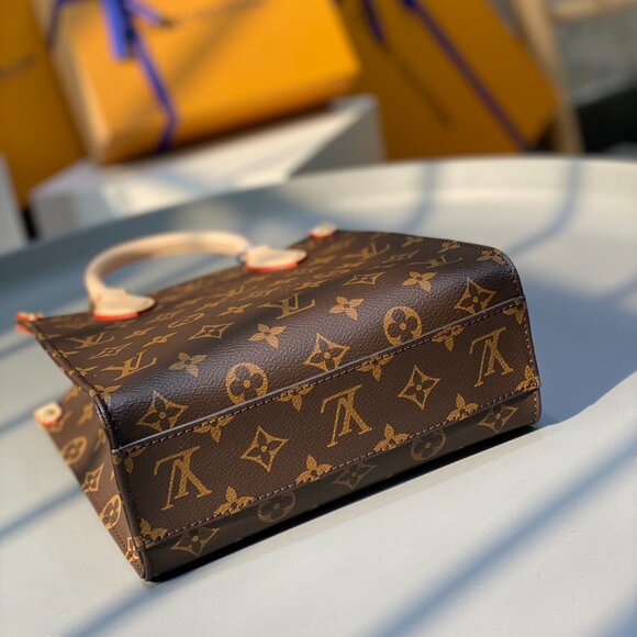 Louis Vuitton Monogram shopping bag - Picture 5 of 6